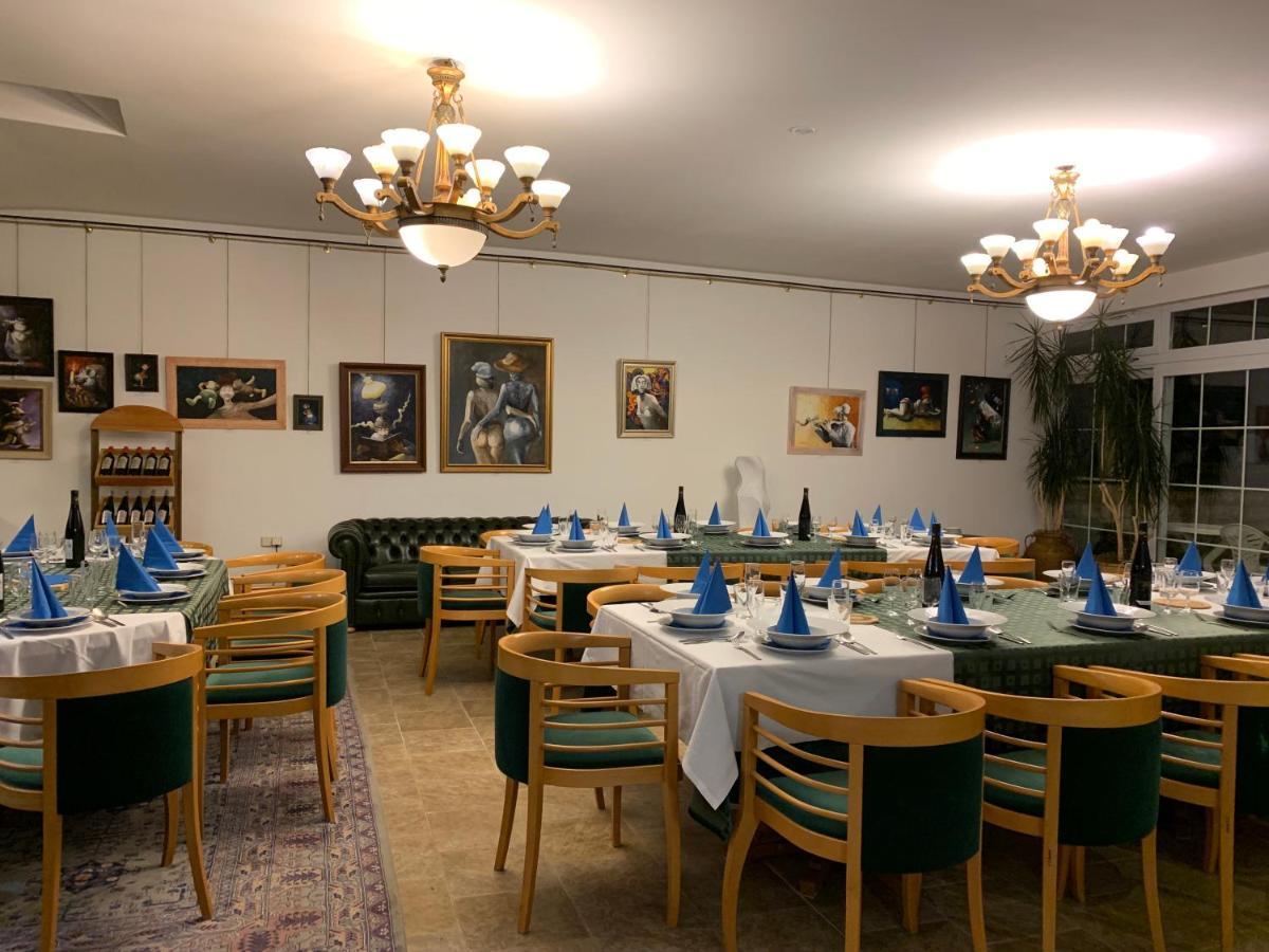 Antik Hotel Sofia リトミシュル エクステリア 写真