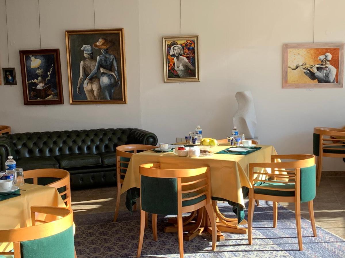 Antik Hotel Sofia リトミシュル エクステリア 写真