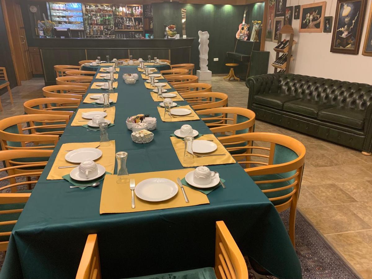 Antik Hotel Sofia リトミシュル エクステリア 写真