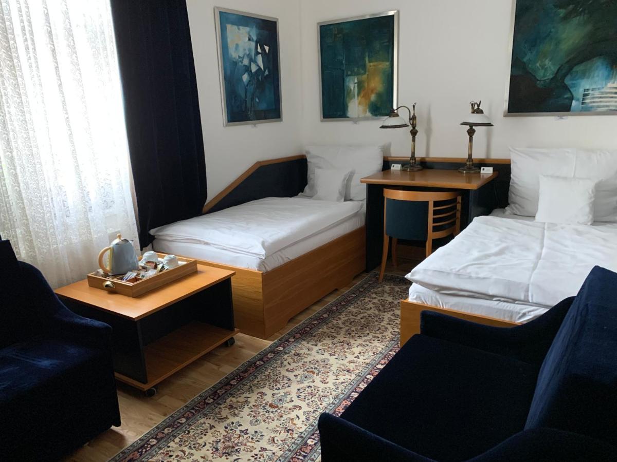 Antik Hotel Sofia リトミシュル エクステリア 写真