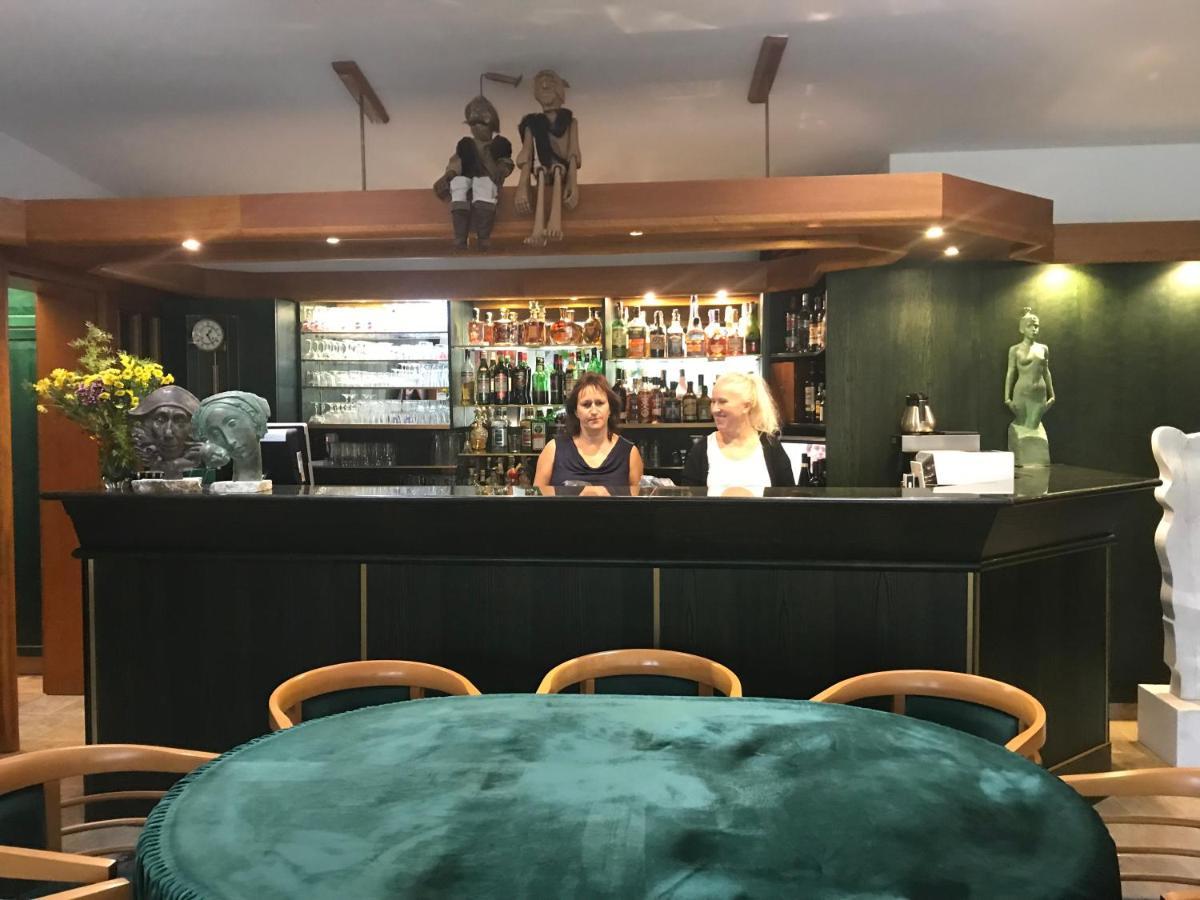 Antik Hotel Sofia リトミシュル エクステリア 写真
