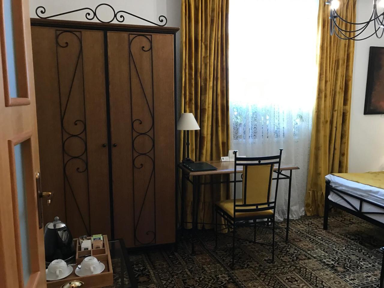 Antik Hotel Sofia リトミシュル エクステリア 写真