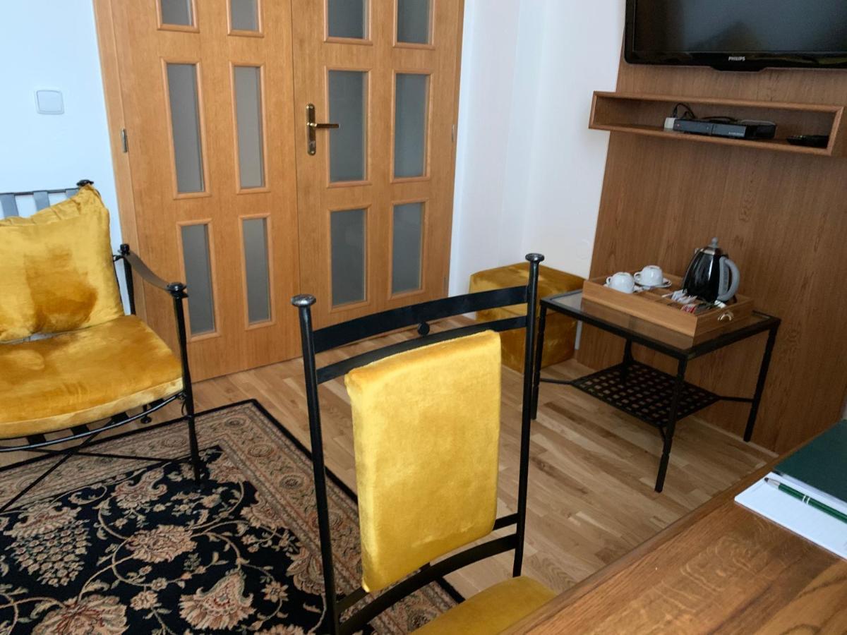 Antik Hotel Sofia リトミシュル エクステリア 写真